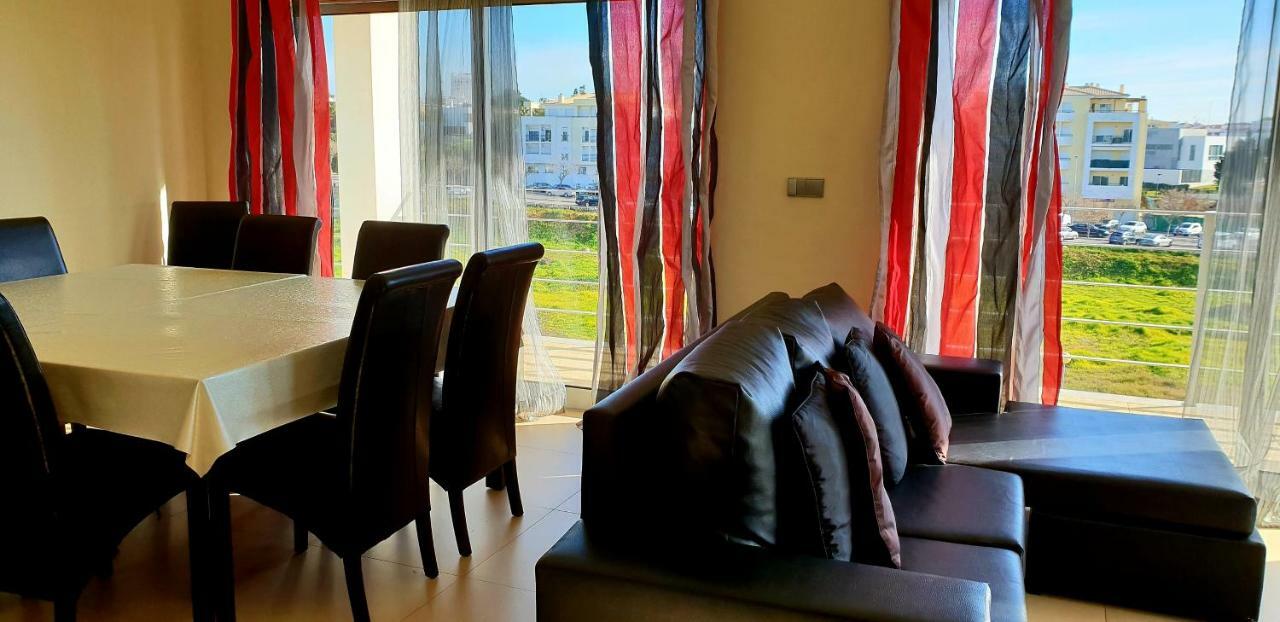 Deluxe By Sunny Deluxe Apartment